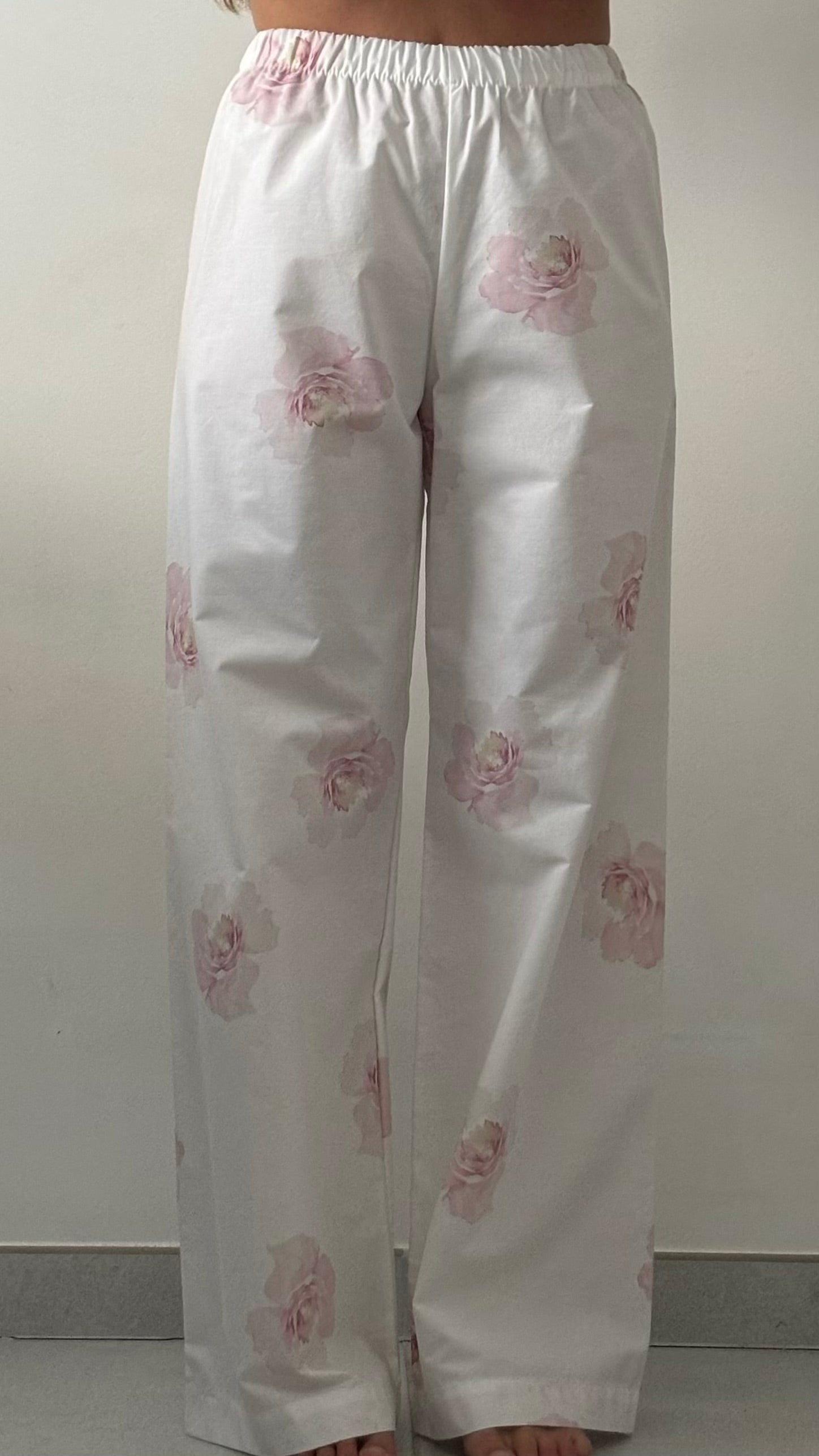 Pantalon blanc fleurs roses