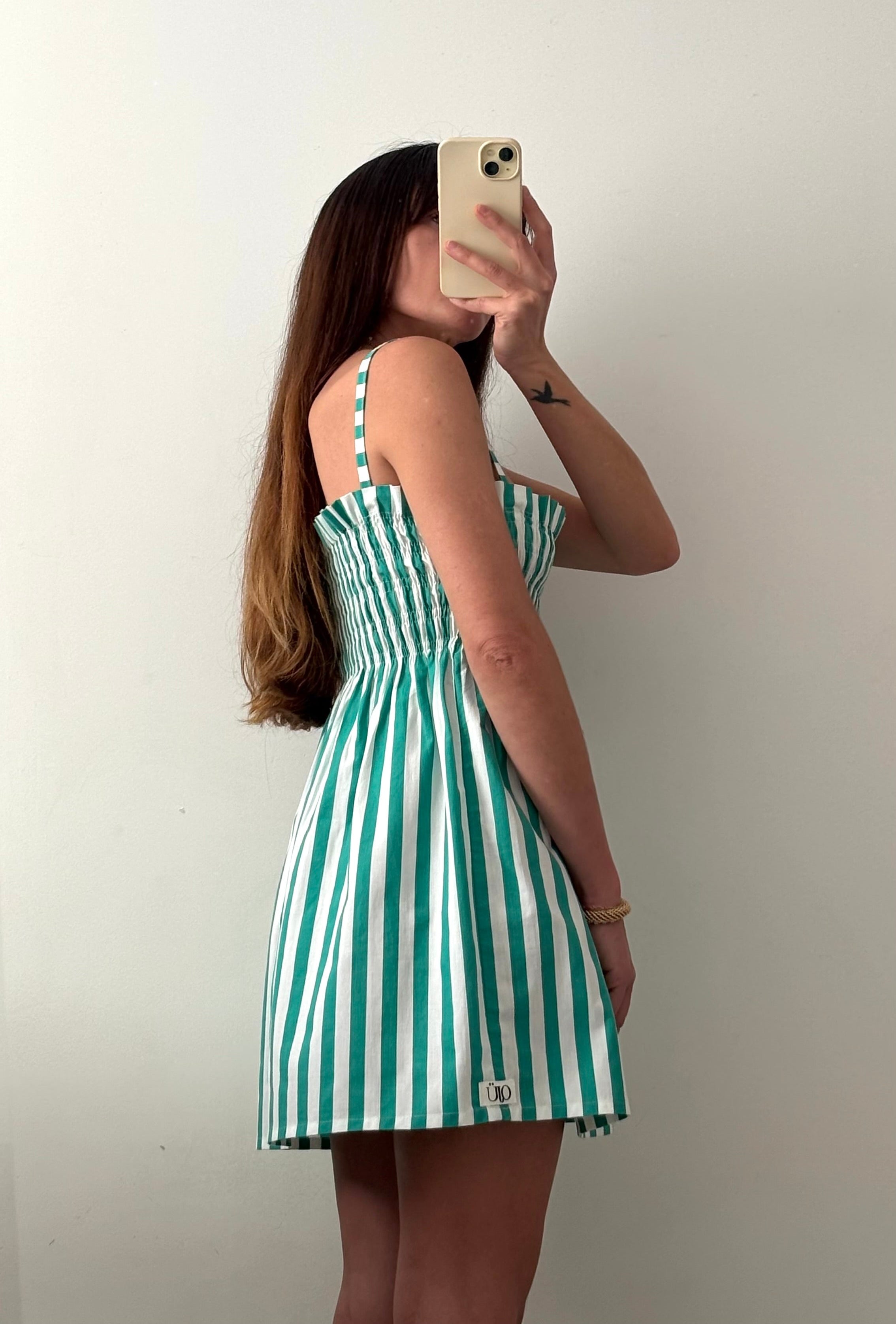 Robe courte smockée Rayée vert et blanc – Pièce unique