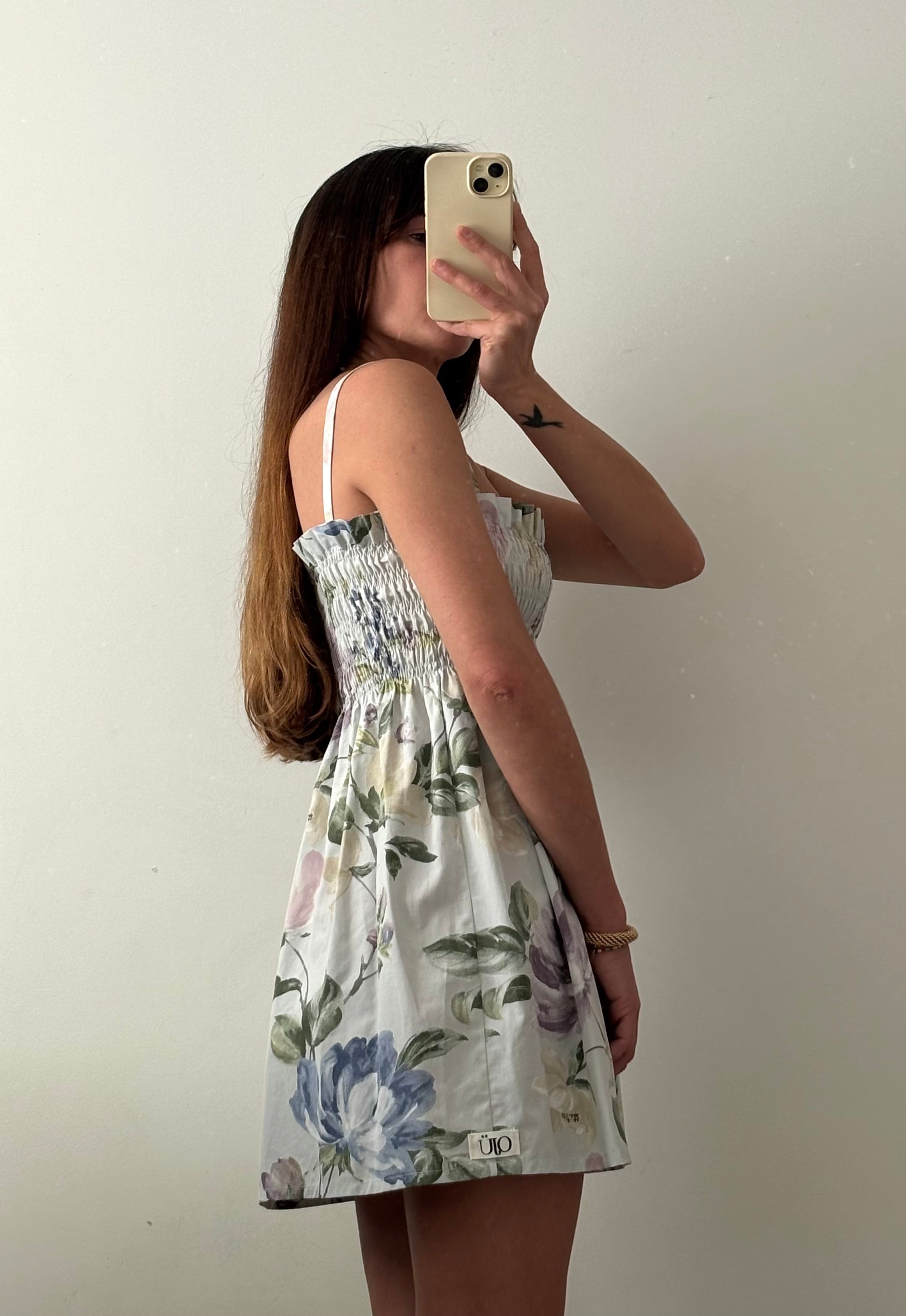Robe courte smockée Fleur bleue – Pièce unique