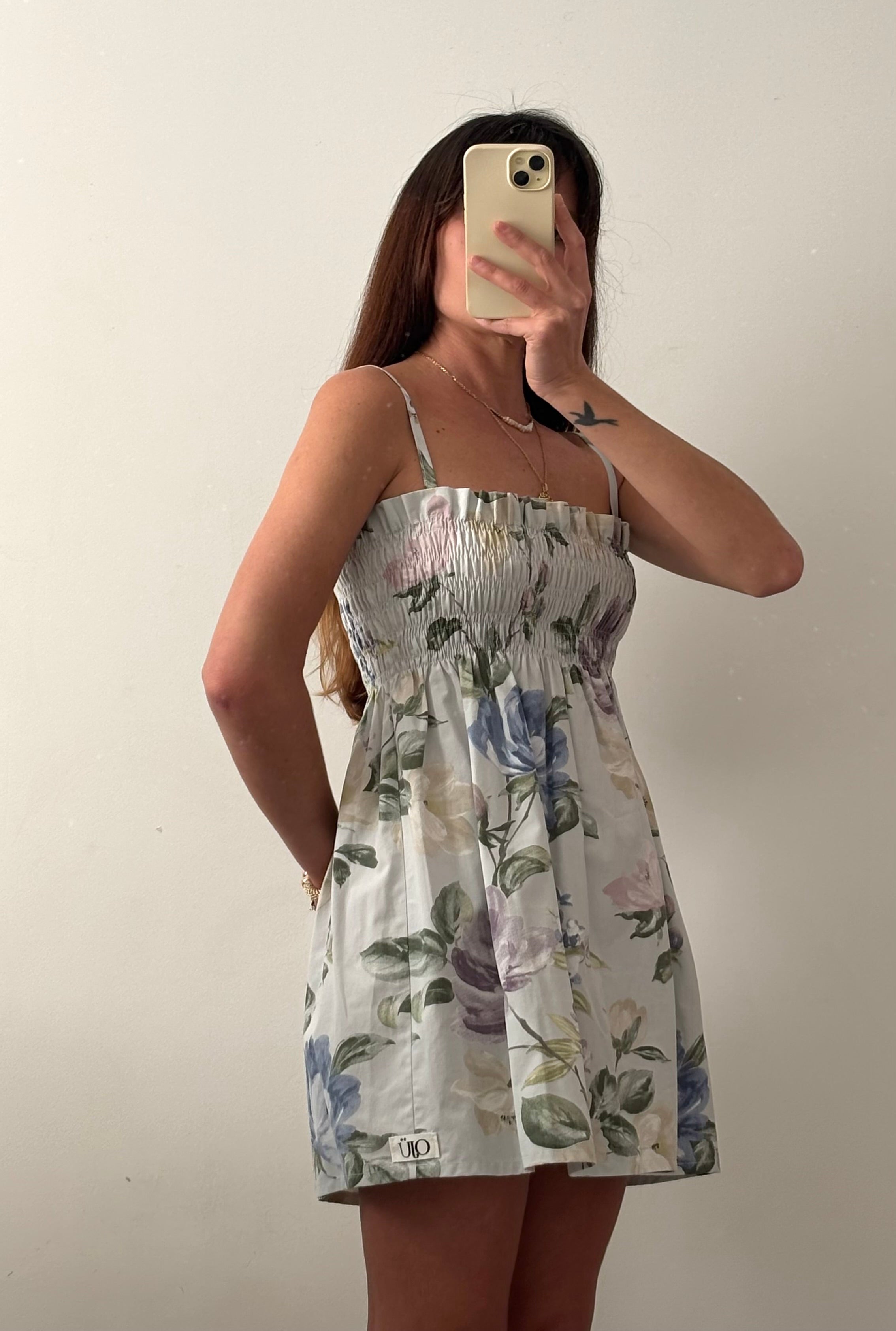 Robe courte smockée Fleur bleue – Pièce unique