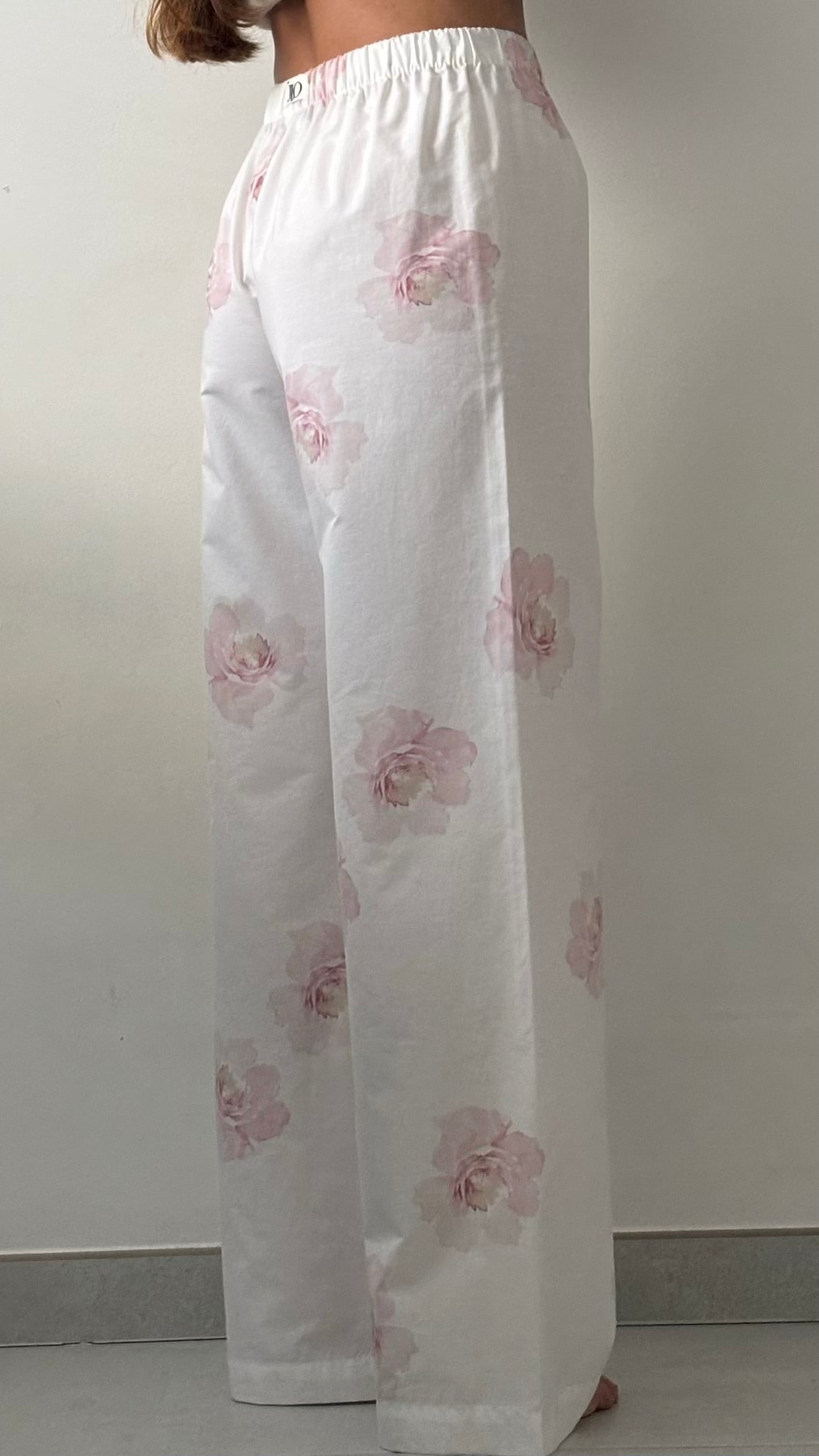 Pantalon blanc fleurs roses