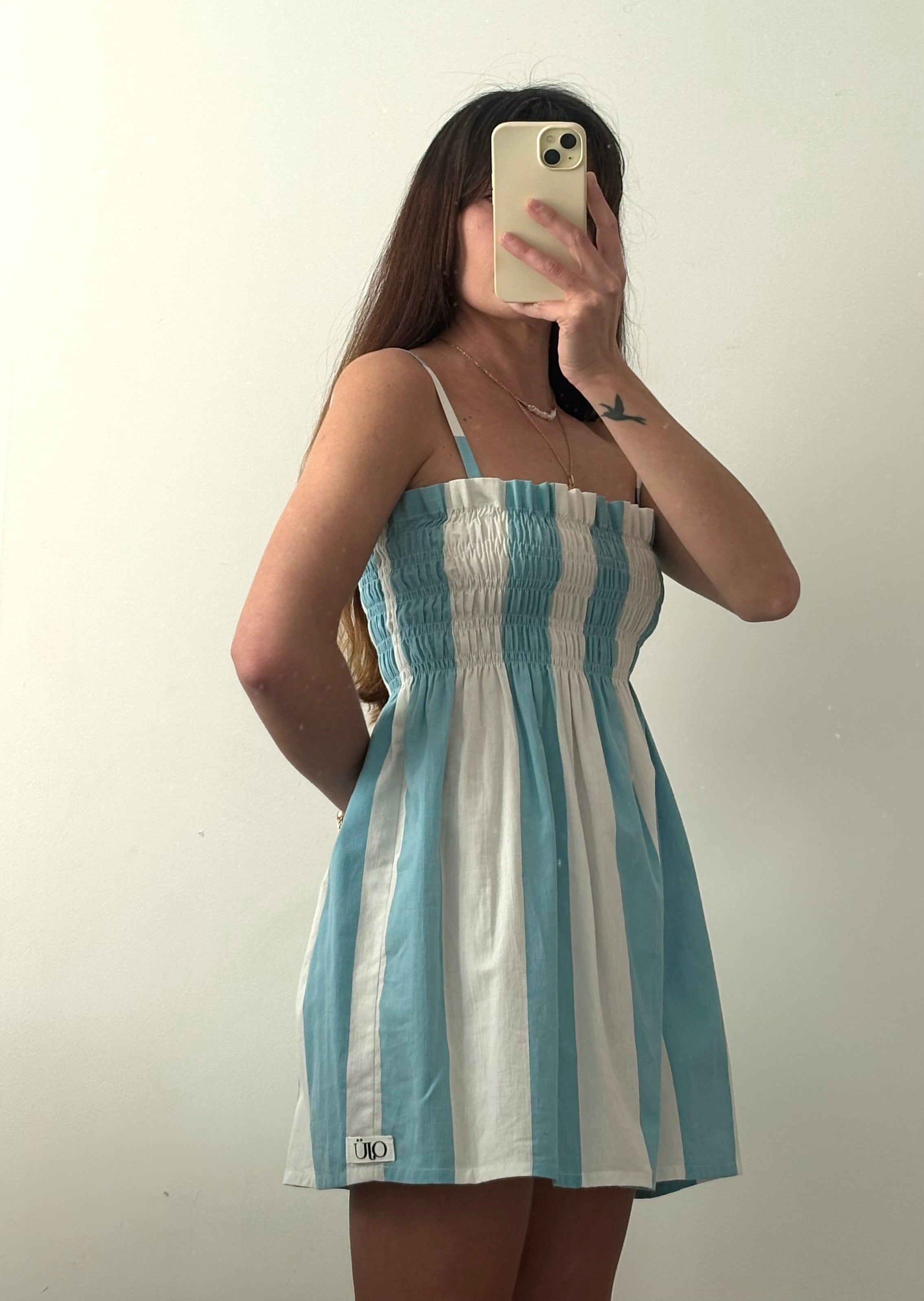 Robe courte smockée Rayures bleu et blanc – Pièce unique