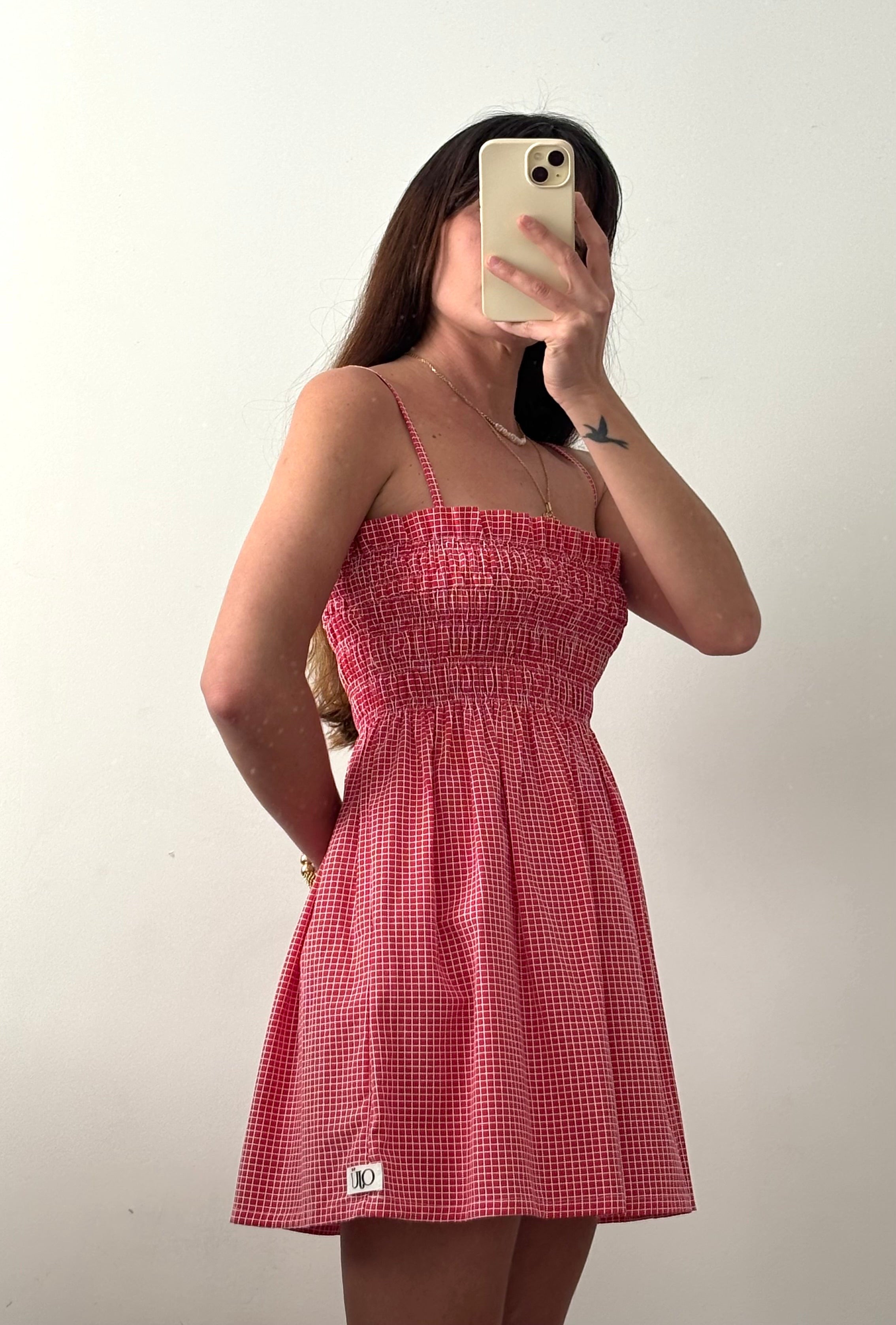Robe courte smockée Carreaux rouges et blancs – Pièce unique