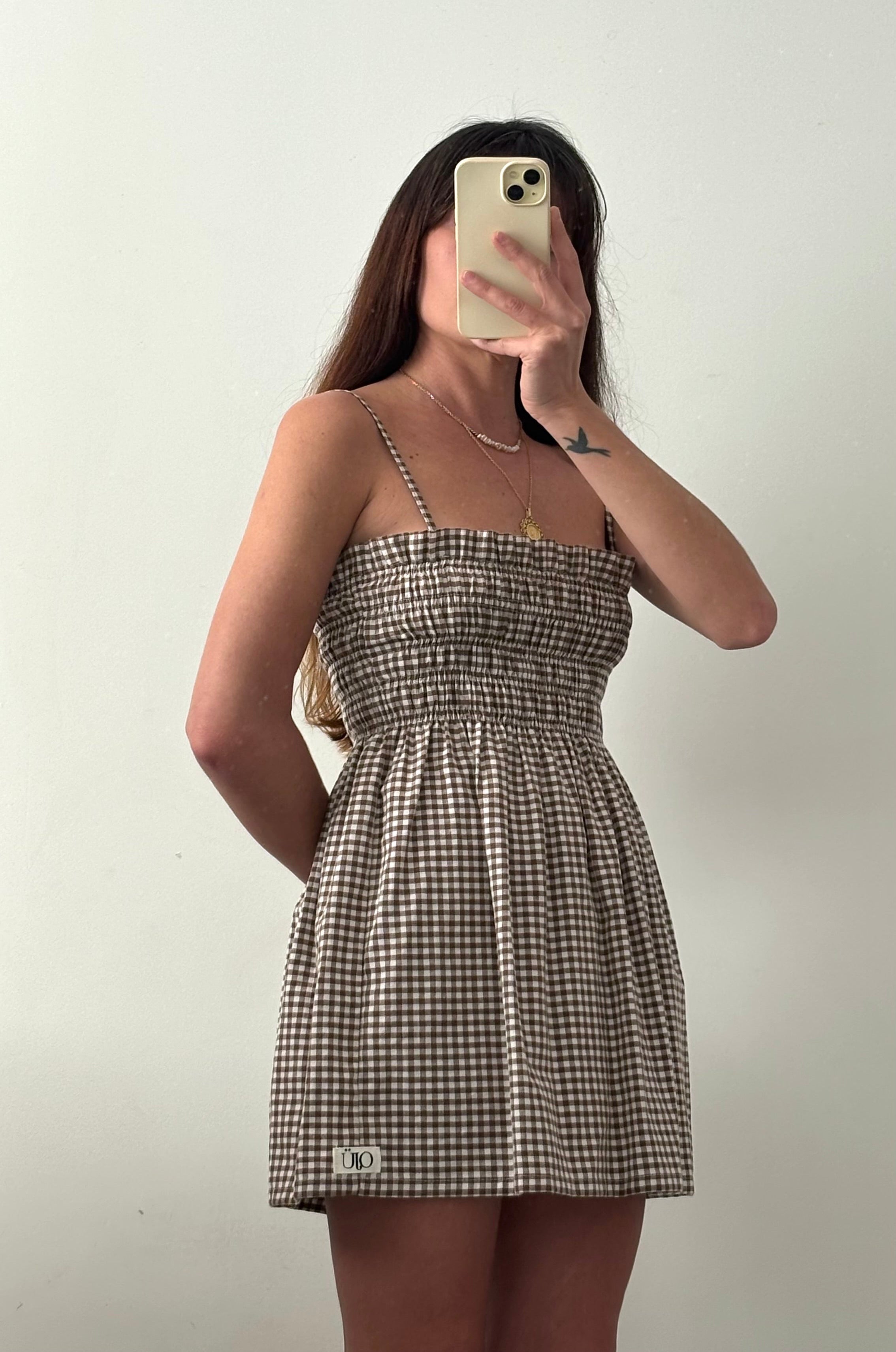 Robe courte smockée Vichy marron – Pièce unique