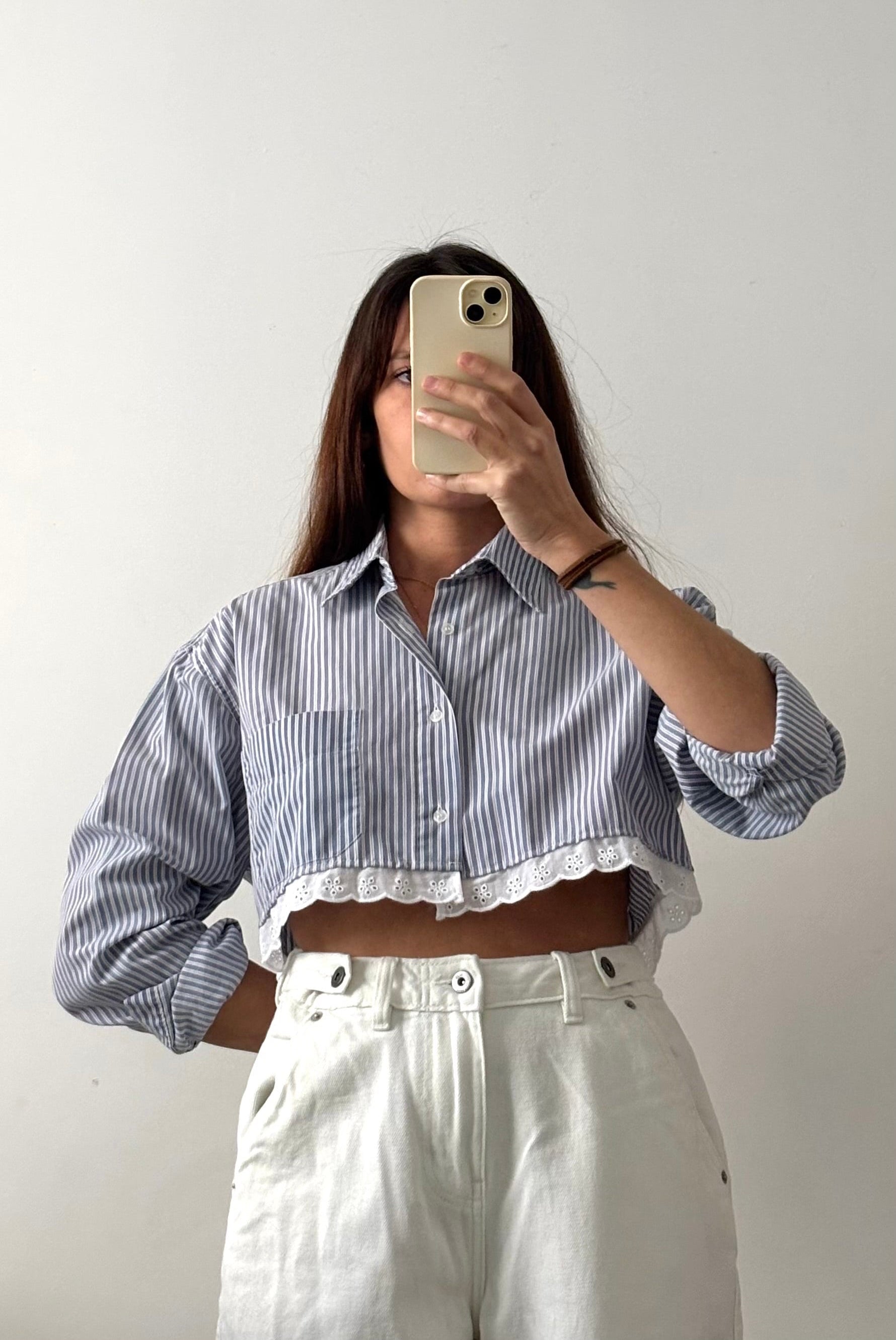 Chemise crop dentelle