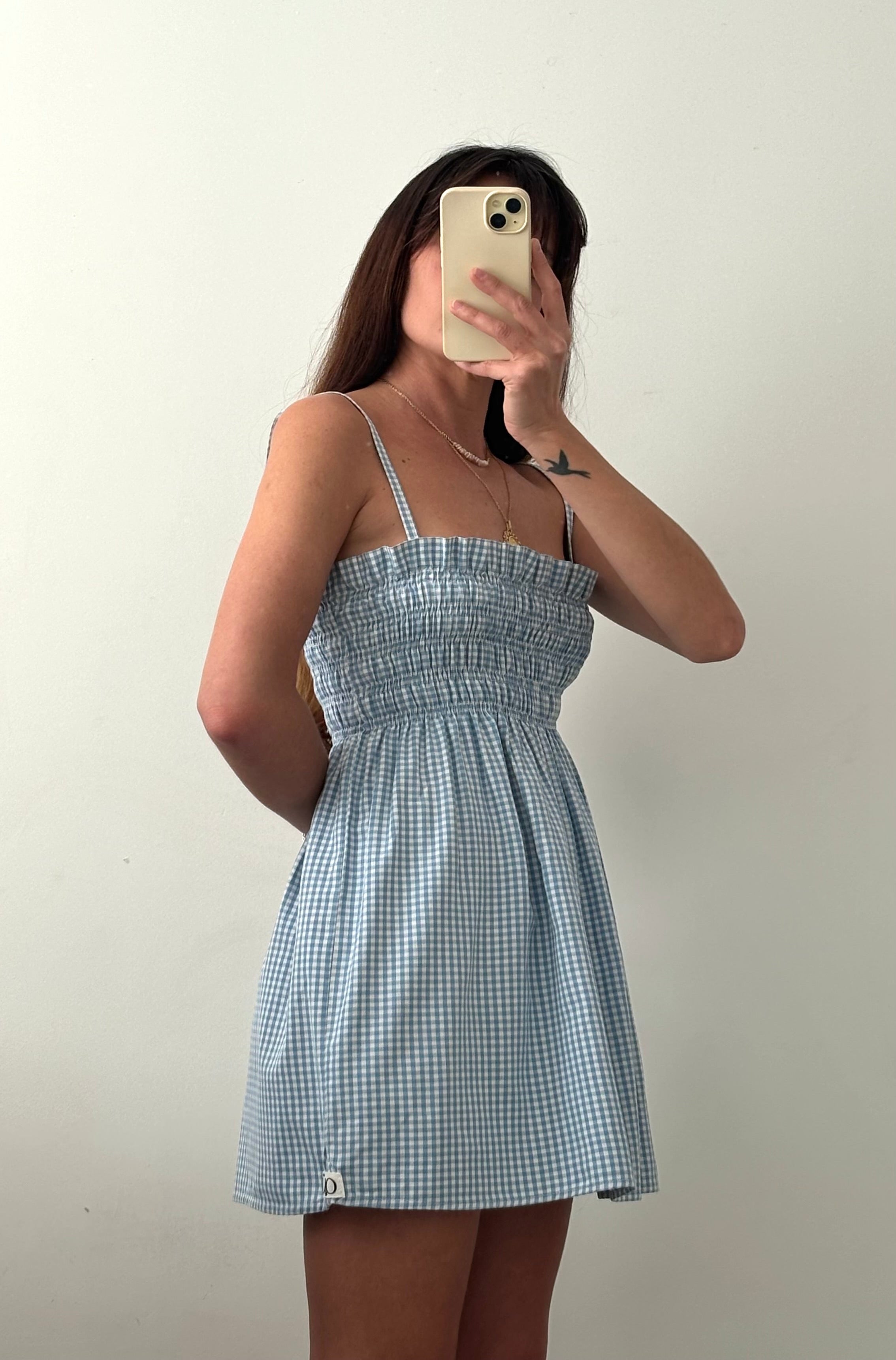 Robe courte smockée Vichy bleu – Pièce unique